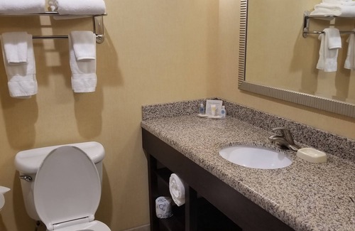 West Ashley Hotel | Comfort Suites Charleston West Ashley