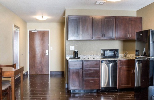 Minot Hotel | Comfort Suites Minot South