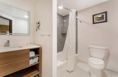 Monroeville Hotel | Comfort Suites Monroeville - Pittsburgh East