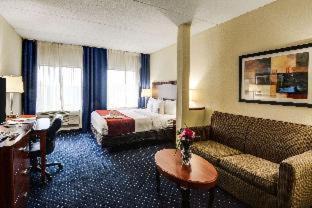 Skyland Hotel | Comfort Suites Outlet Center