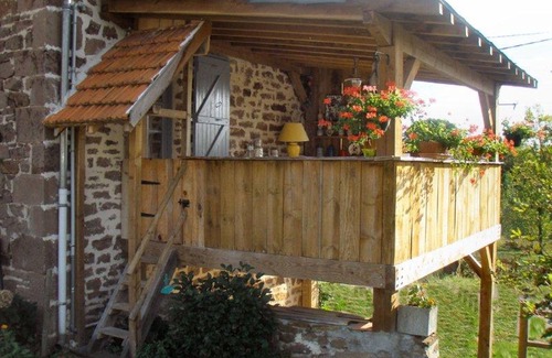 Saint-Julien-Maumont House | Comfortable house. Possibility 4 max. Enclosed garden with trees.