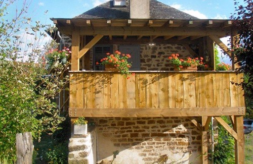 Saint-Julien-Maumont House | Comfortable house. Possibility 4 max. Enclosed garden with trees.