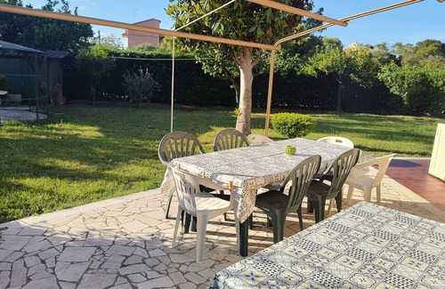 Marina di San Nicola Apartment | Comfortable Apartment with Garden and WiFi