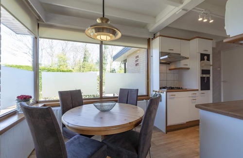 Sint Maartensvlotbrug House | Comfortabel Vrijstaand Vakantiehuis in Sint Maartenszee Dichtbij de Strandopgang Naar het Heerlijke Zandstrand van Sint Maartenszee