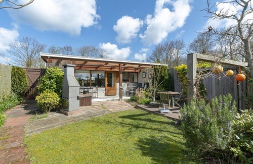 Sint Maartensvlotbrug House | Comfortabel Vrijstaand Vakantiehuis in Sint Maartenszee Dichtbij de Strandopgang Naar het Heerlijke Zandstrand van Sint Maartenszee