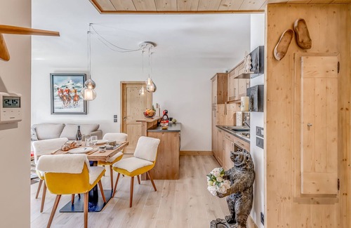 Champagny-en-Vanoise Apartment | Comfortable Apartment with Spa Access in Champagny-en-Vanoise