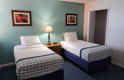 Indian Harbour Beach Resort | Comfortable 2 bedroom right on the beach
