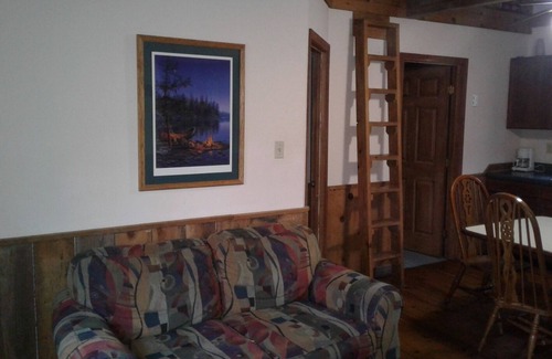 St. James House | Comfortable 1 Bedroom Cabin with Added Loft, Full Kitchen & LIving Area