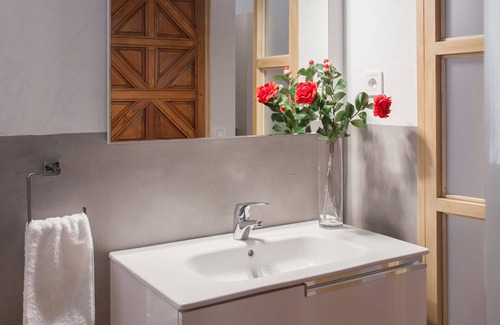 Centro Apartment | Comfortable 1 bedroom apt - 2 Minutes from Puerta del Sol