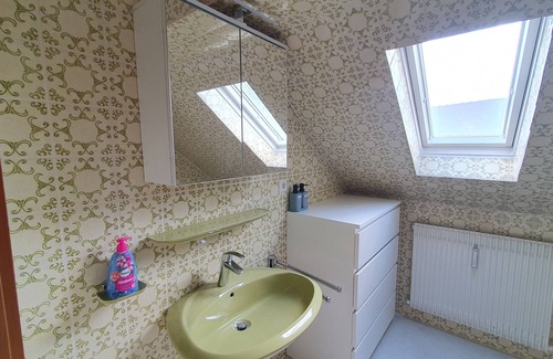 Deisslingen Apartment | Comfortable 1-room apartment (Trade fair/Test tower/Near conference hotel/Neckar)