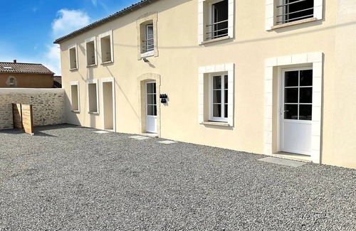 Anglade Apartment | Comfortable 1bedroom apartment 10 minutes from Blaye! Ideal for workers and travellers