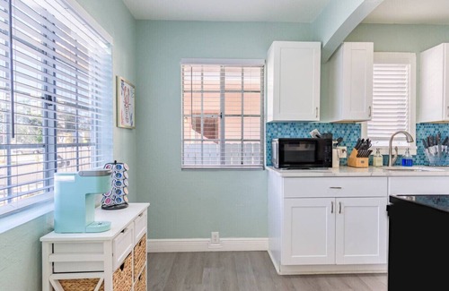 Clearwater Apartment | Comfortable 2/1 Coastal Condo Close to Beach
