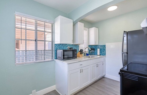 Clearwater Apartment | Comfortable 2/1 Coastal Condo Close to Beach