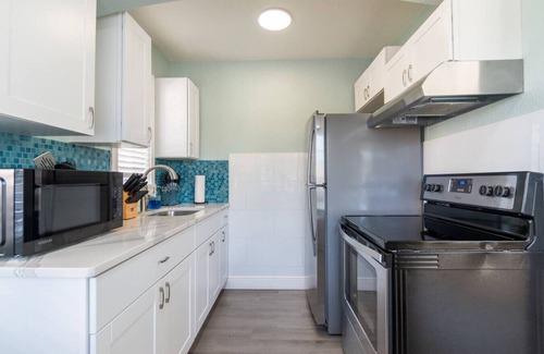 Clearwater Apartment | Comfortable 2/1 Coastal Condo Close to Beach