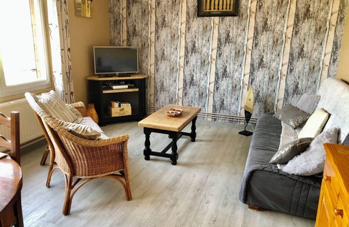 Calais Apartment | Comfortable 2-bedroom gîtes with private garage, close to all amenities and beach.