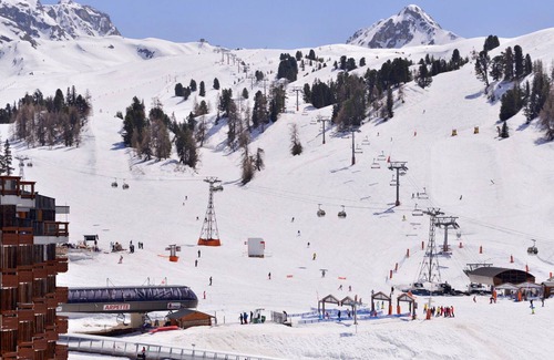 Macot-la-Plagne Apartment | Comfortable 2-room apartment · Near slopes · Balcony, Pool