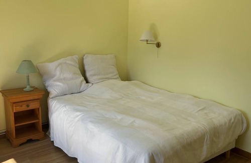 Saint-Cloud Apartment | Comfortable 22m2 studio near Paris, overlooking garden and Parc de St Cloud