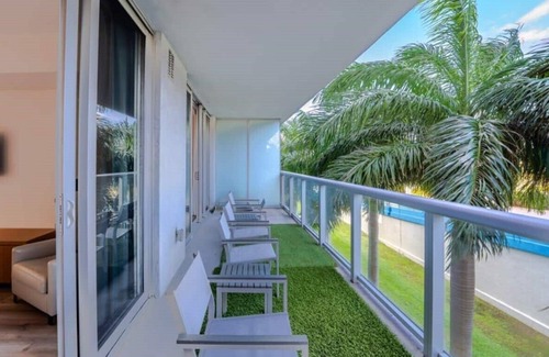 Hallandale Beach Apartment | Comfortable 2bd/2bath 4th floor beach apartment