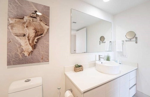 Hallandale Beach Apartment | Comfortable 2bd/2bath 4th floor beach apartment