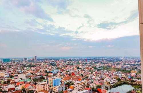 Panakkukang Apartment | Comfortable 2BR Apartment at Vida View Makassar By Travelio