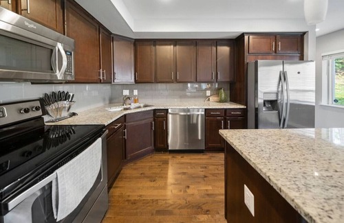 Mount Auburn Apartment | Comfortable 2BR Condo near City Center