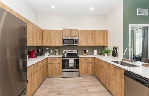 Florida Center Apartment | Comfortable 2BR Mins to Universal & More