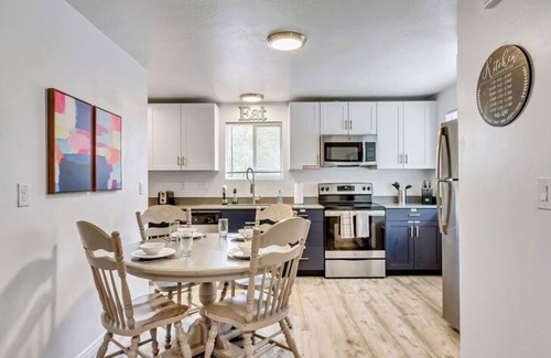 Sugar House Apartment | Comfortable 2BR Apartment with Covered Parking, Heart of Sugarhouse near Downtown SLC