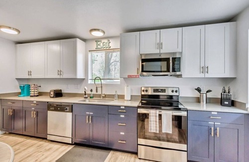 Sugar House Apartment | Comfortable 2BR Apartment with Covered Parking, Heart of Sugarhouse near Downtown SLC