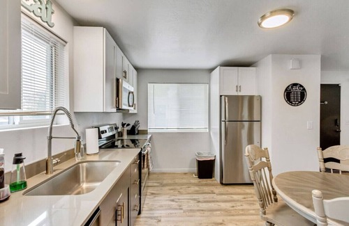 Sugar House Apartment | Comfortable 2BR Apartment with Covered Parking, Heart of Sugarhouse near Downtown SLC