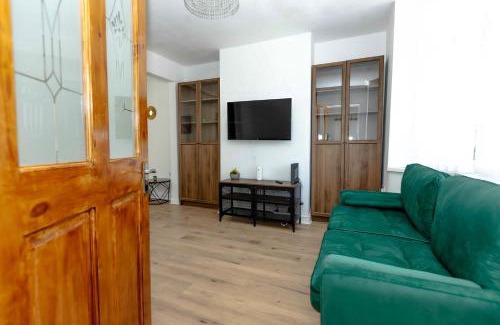 Filton House | Comfortable 2BR w/garden & free parking