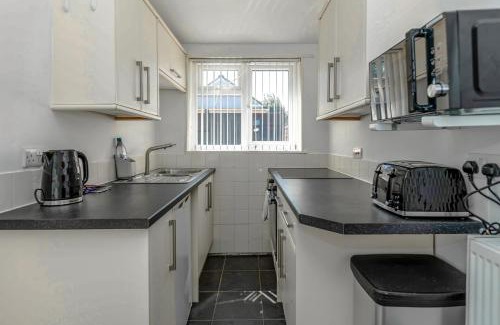 Filton House | Comfortable 2BR w/garden & free parking