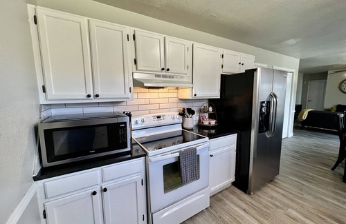 Broken Arrow House | Comfortable 3-bedroom BA home with large backyard
