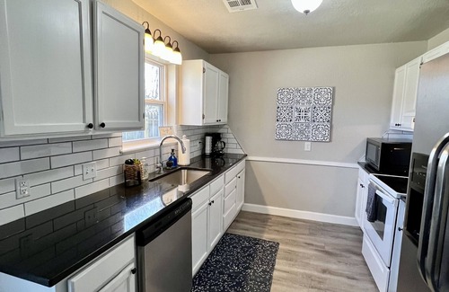 Broken Arrow House | Comfortable 3-bedroom BA home with large backyard