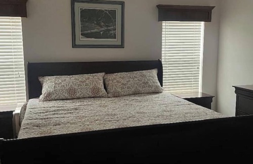 Green River House | Comfortable 3-bedroom family friendly home with WiFi, AC in Green River.