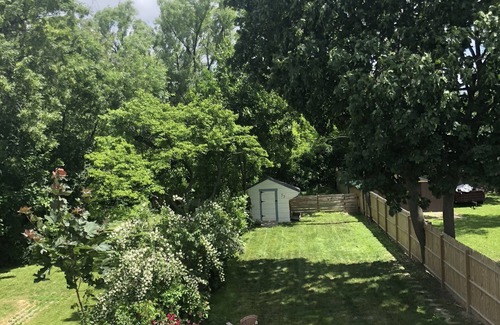 Albany House | Comfortable 3 Bedroom 1.5 bath with fenced in back yard