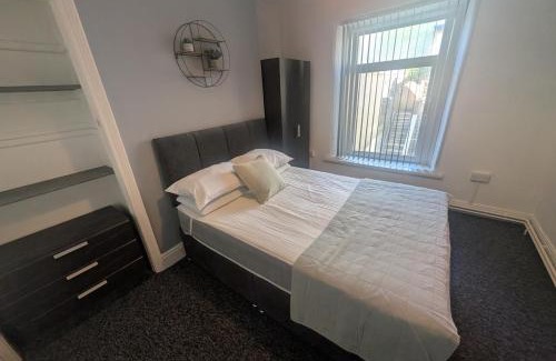 St. Thomas House | Comfortable 3 Bedroom House with Easy City Access