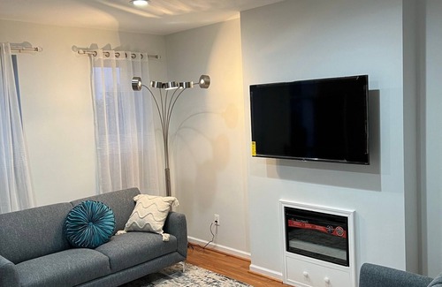 Downtown Baltimore House | Comfortable 3 Bedroom Home in Maryland