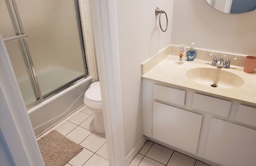 Savannah House | Comfortable 3 Bedroom, 3 Bathroom With Amenities!