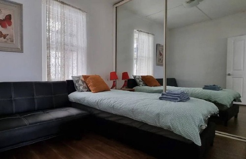 Sunshine House | Comfortable 3 Bedrooms House With Parking