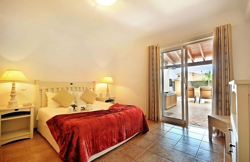 Meia Praia Hotel | Comfortable 3BR Unit Close to Meia Praia Beach! 2 Outdoor Pools, Free Parking!