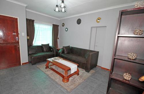 Germiston Apartment | Comfortable 4 Bedroom Flat in Germiston with WI-FI