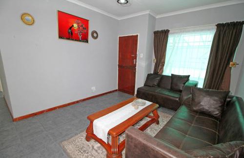 Germiston Apartment | Comfortable 4 Bedroom Flat in Germiston with WI-FI
