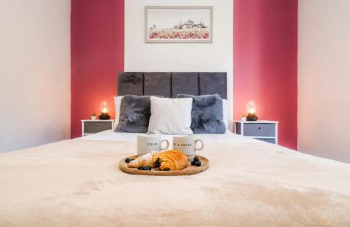 Edgbaston House | Comfortable 4 Bedroom Home Guests 7 High Speed WiFi and Parking Near Link road, Avail Exclusive Offers Now!
