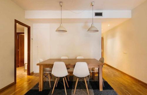 el Fort Pienc Apartment | Comfortable 4 rooms 2Bath w balcony