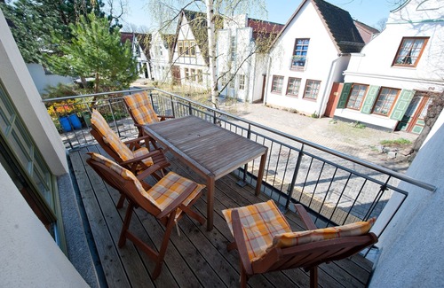 Warnemuende Apartment | comfortable 4-star roof terrace apartment, quiet and central