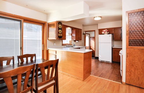 Kutzky Park House | Comfortable 4BR – Walk to Mayo Clinic, Kutzky Park & Hy-Vee, Pet-Friendly