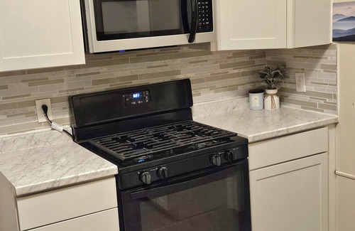 Cincinnati House | Comfortable 6-bdrm, 2-bath with off street parking, near XU, UC, OTR & Downtown