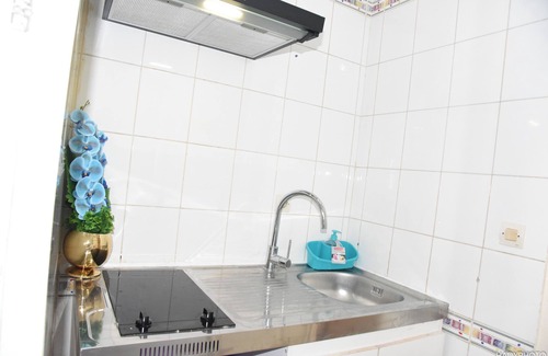 Bondy Bed & Breakfast | Comfortable accommodation for 4 people, air-conditioned, kitchen in a villa.