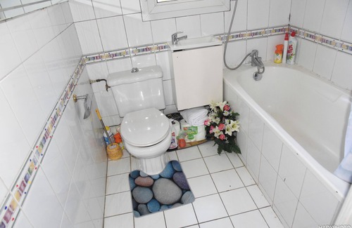 Bondy Bed & Breakfast | Comfortable accommodation for 4 people, air-conditioned, kitchen in a villa.