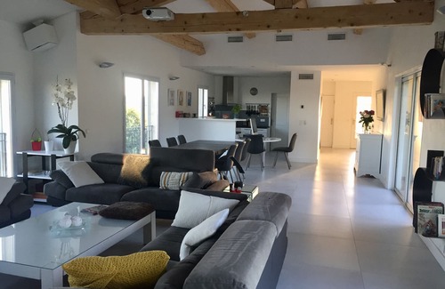 Meyreuil House | Comfortable air-conditioned villa with panoramic view of aix en provence